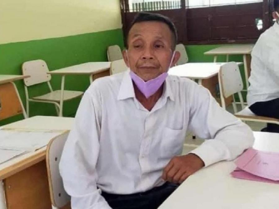 Bapak Edi Wibiyono, dari SD 05 Jombok Pule Trenggalek,