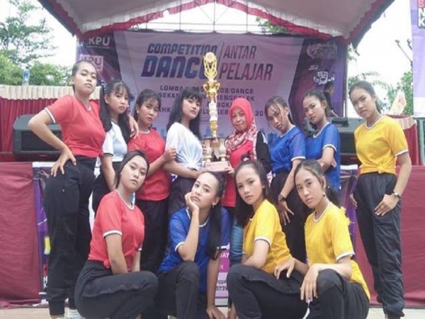 GROUP DANCE PPST SMANESKA RAIH &ldquo;JUARA 2&ldquo;Pada Lomba Flash Mob