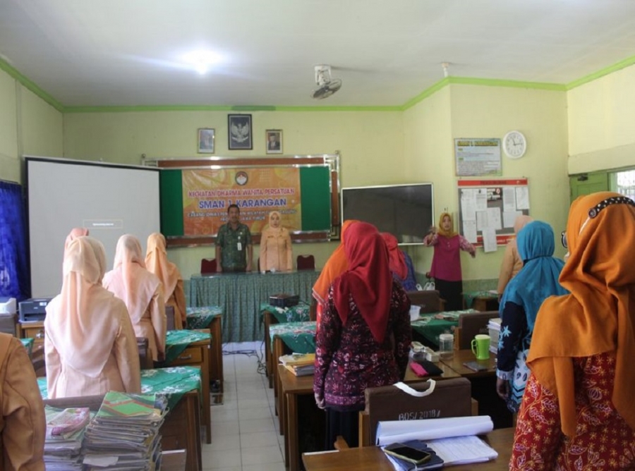 PERTEMUAN RUTIN DHARMA WANITA PERSATUAN (DWP) SMANESKA