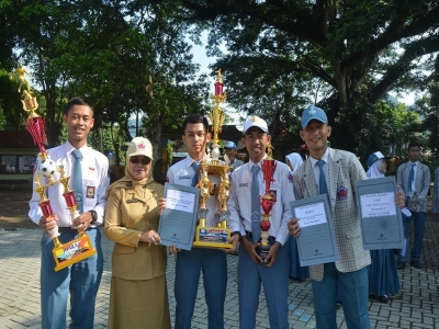 "PENGANUGERAHAN REWARD BERUPA BEASISWA"