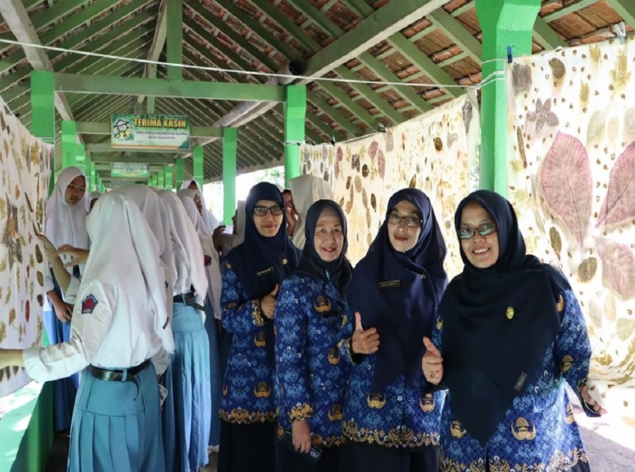 PAMERAN BATIK ECOPRINT DI LORONG SELASAR SEKOLAH