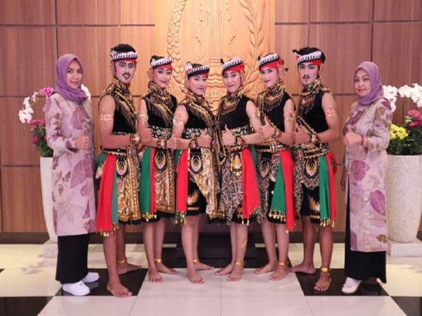 KABAR DARI SURABAYA>>ALHAMDULILLAH, &ldquo;TARI JARANAN TURONGGO YAKSO - SMAN 1 KARANGAN TRENGGALEK&rdquo;