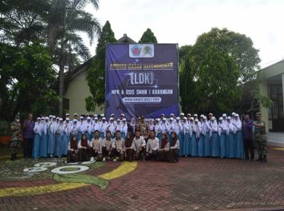OSIS/MPK SMANESKA MASA BHAKTI 2022/2023 MENGGELAR LDK