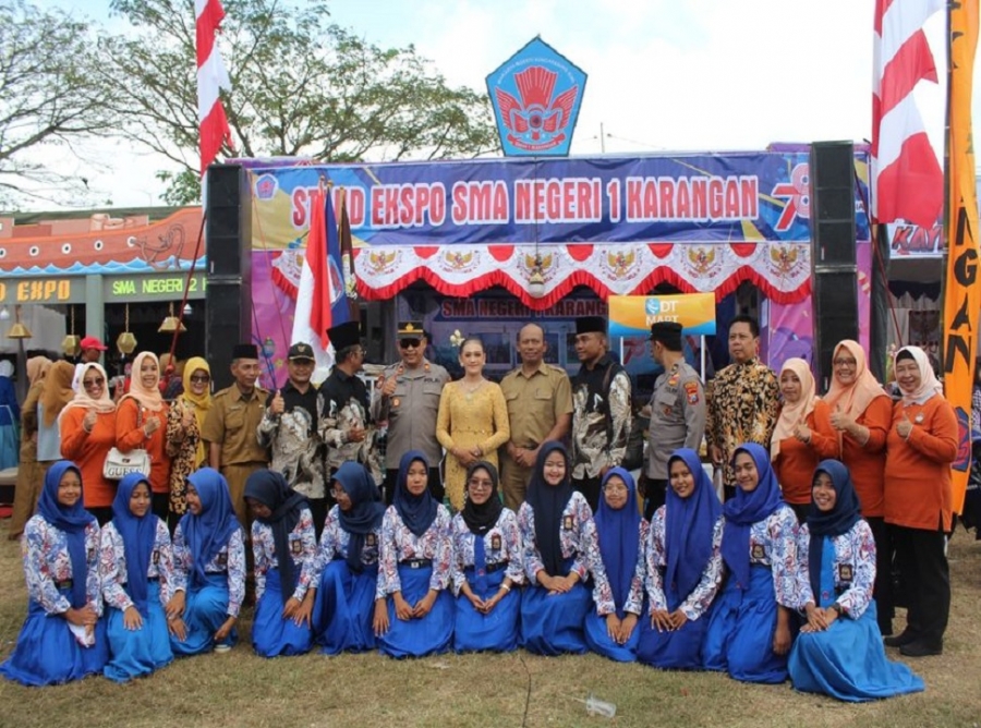SMANESKA BUKA BAZAR  DI KECAMATAN KARANGAN