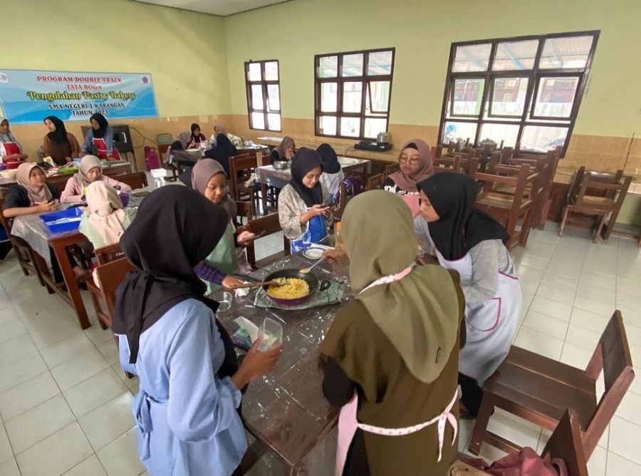 UJIAN PRAKTEK DOUBLE TRACK TATA BOGA SMAN 1 KARANGAN