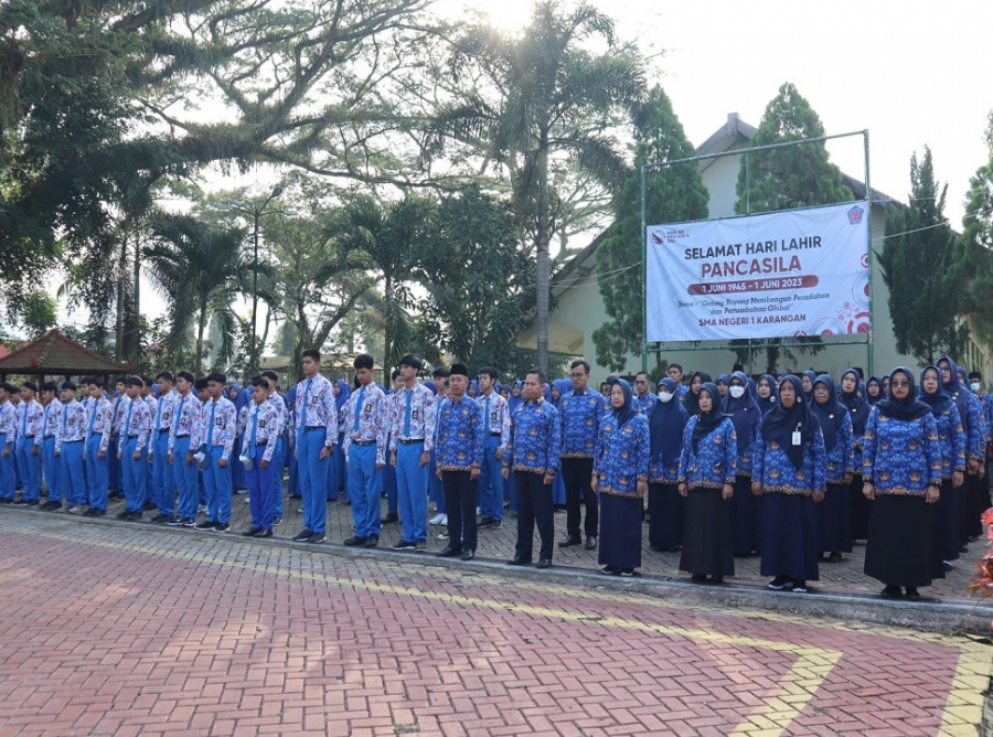 SMANESKA SELENGGARAKAN UPACARA HUT PANCASILA 2023