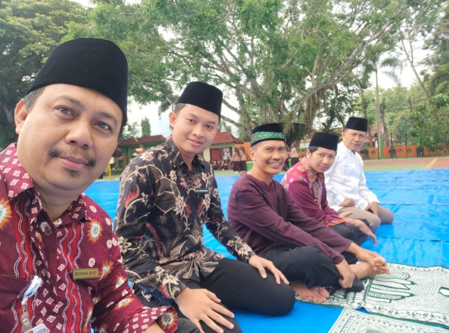SMANESKA GELAR MAJELIS RUTINAN JUMAT PENYEJUK HATI (02/02/2024)