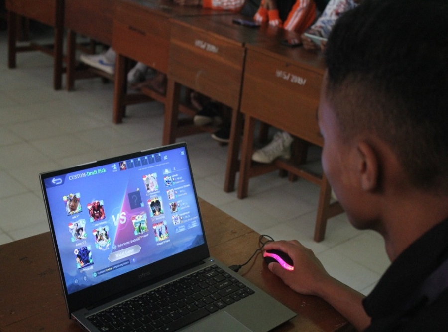 HARI KEEMPAT CLASSMEET SMANESKA TAHUN AJARAN 2022/2023