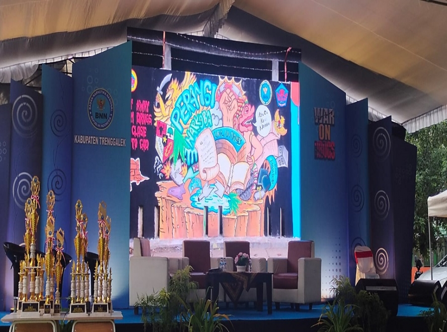 KELAS XI IPS2 RAIH JUARA 1 LOMBA MURAL ANTAR KELAS