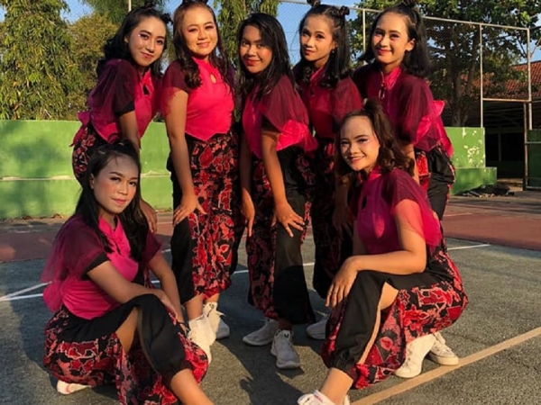 &ldquo;NLB DANCE (NGESTI LARAS BUDAYA DANCE)&rdquo;RAIH &ldquo;JUARA II&rdquo;