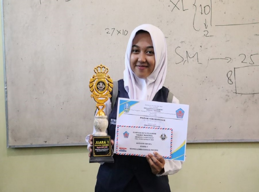 DENIS FITRYA RAMADHANI MTsN 1 TRENGGALEK JUARA 1 B.INGGRIS