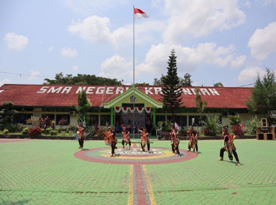 PENARI SMANESKA MERIAHKAN PELANTIKAN PRAMUKA GARUDA