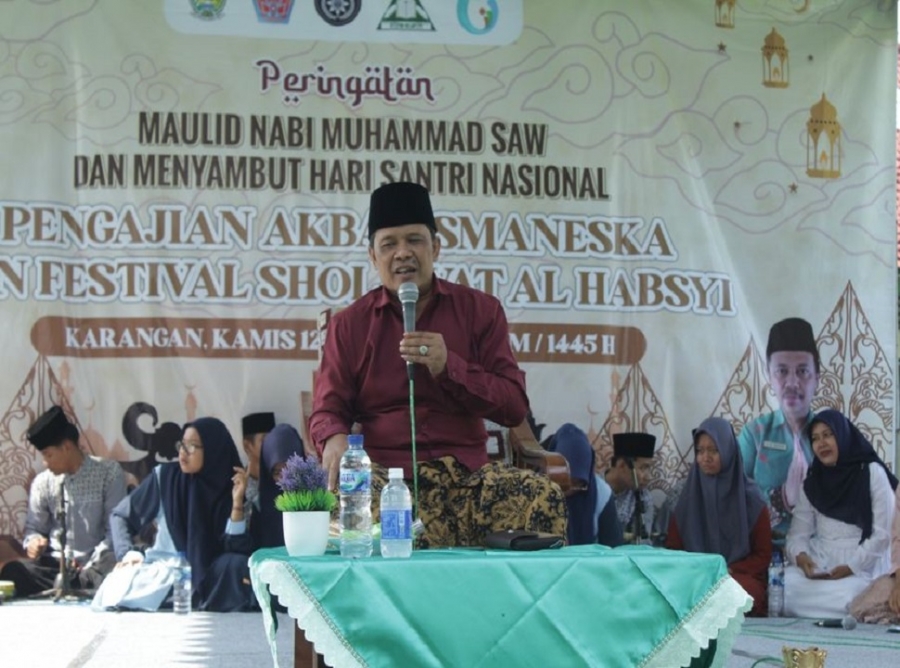 SMANESKA GELAR PERINGATAN MAULID NABI DAN HARI SANTRI