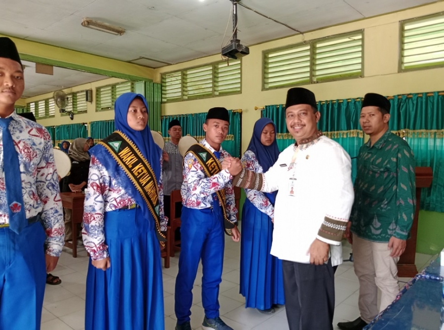 PELATIHAN DAN PENGUKUHAN PENGURUS MAJELIS ROHIS SMANESKA