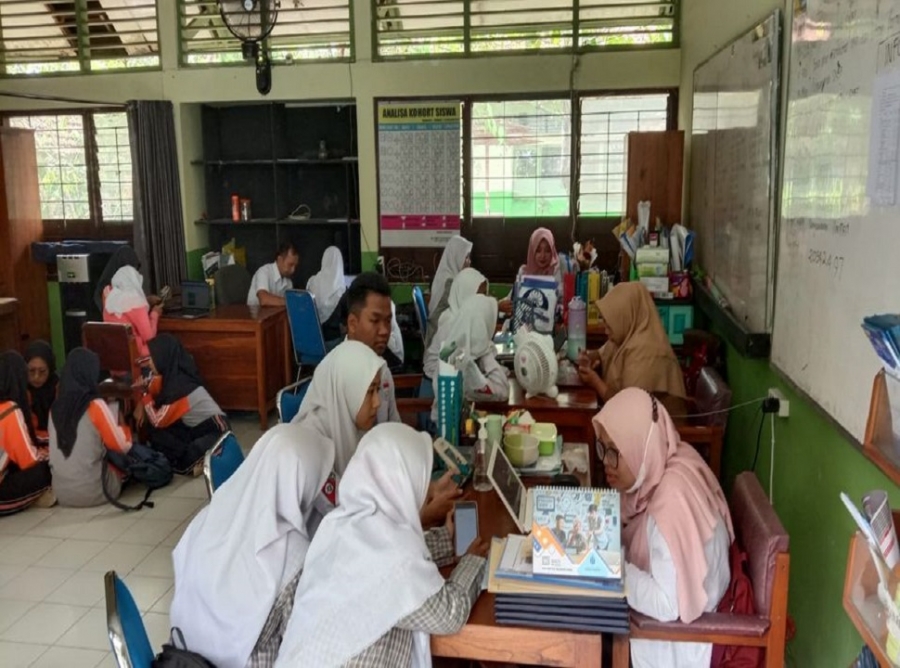 KELAS XII SMANESKA PENUHI RUANG BK IKUTI FINALISASI (SNBP)