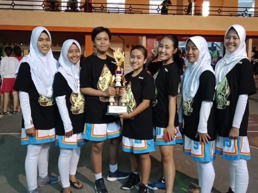 Tim Bola Basket Putra &amp; Putri SMANESKA Raih Juara (3 &amp; 2)