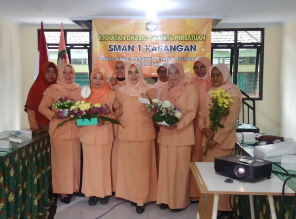 PERTEMUAN RUTIN DHARMA WANITA PERSATUAN SMAN 1 KARANGAN