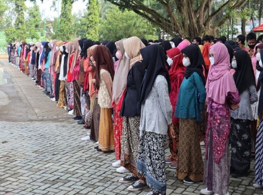 SMAN 1 KARANGAN TRENGGALEK SELENGGARAKAN &ldquo;UPACARA PERINGATAN HARI KARTINI&rdquo; DI HALAMAN DEPAN SEKOLAH DILANJUTKAN LOMBA ANTAR KELAS, KAMIS (21/4/2022)