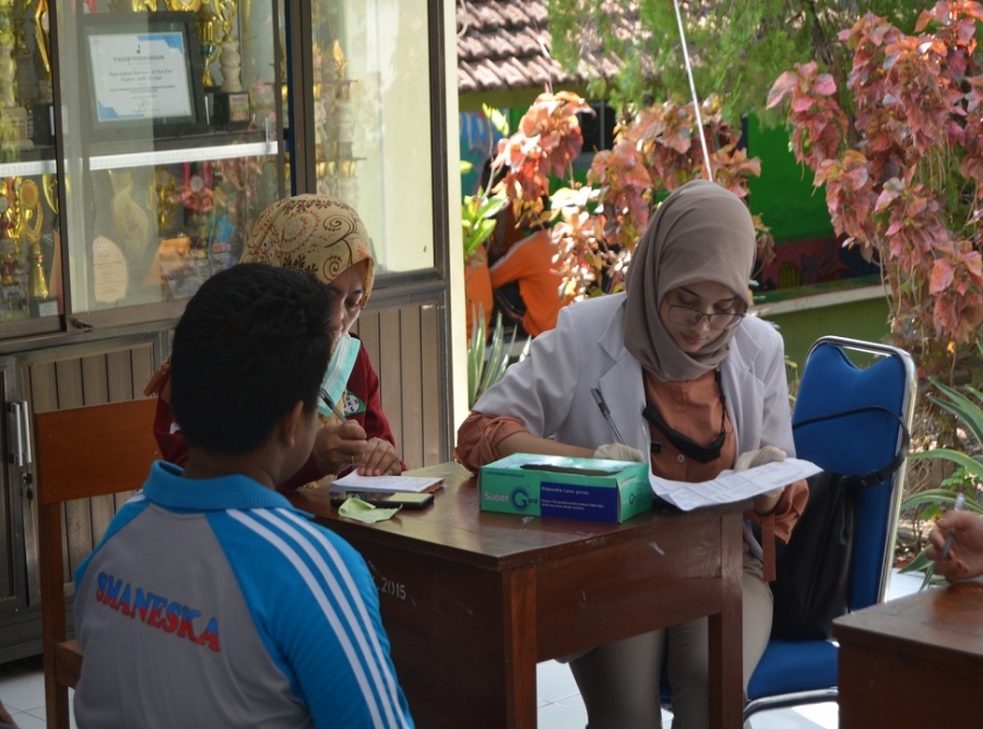 SMANESKA GELAR JUM&rsquo;AT SEHAT BERSAMA PIHAK PKM KARANGAN