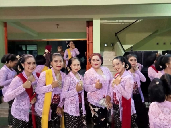 SENIMAN DAN SENIWATI SMAN 1 KARANGAN TRENGGALEK
