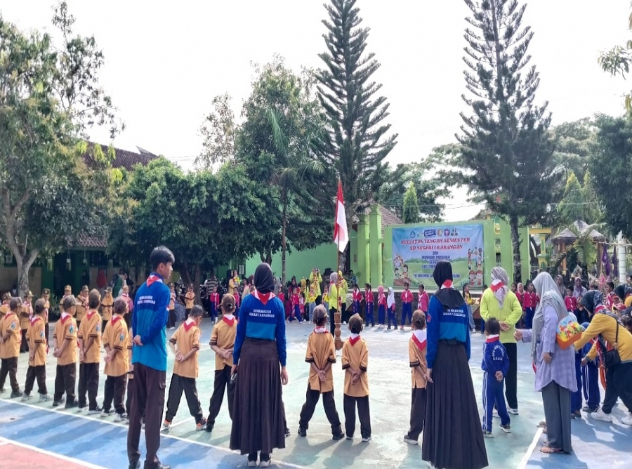 AMBALAN DEWAMADIEN GOES TO ELEMENTARY SCHOOL