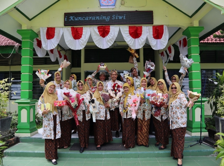 BUKET BUNGA TANDA CINTA KASIH KEPADA GURU SMANESKA