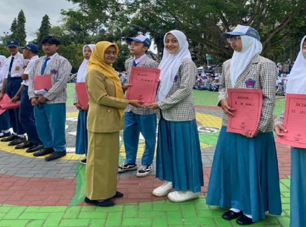 JUARA BAZAR KELAS XII DIES NATALIS SMANESKA TAHUN 2O23