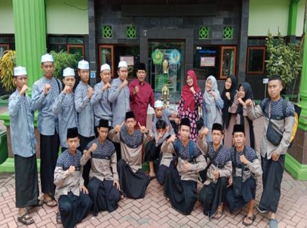 GROUP HADRAH SMANESKA IKUTI FESTIVAL SHOLAWAT HABSYI