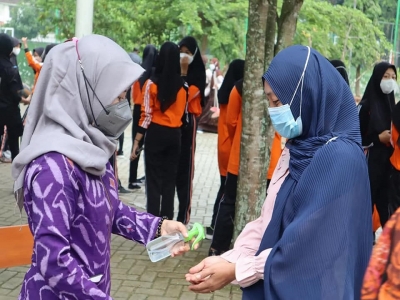 Acara Pembagian Rapor Semester 1 Siswa Kelas X,XI dan XII SMAN 1 KARANGAN