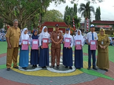 PEMBERIAN REWARD KELAS X UNTUK JUARA PARALEL DI SMP