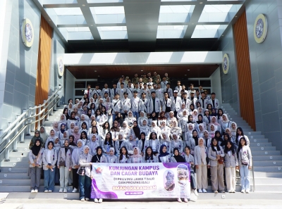 MURID KELAS XII SMANESKA IKUTI KUNJUNGAN KAMPUS KE UNAIR