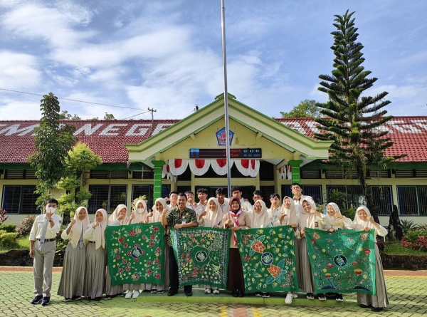 MEMBATIK ADALAH SALAH SATU PROGRAM P5 YANG ADA DI SMANESKA