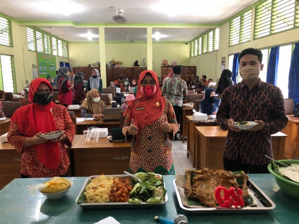 Doa Bersama &amp; Potong Tumpeng &ldquo;Tasyakuran Ulang Tahun KE-29"