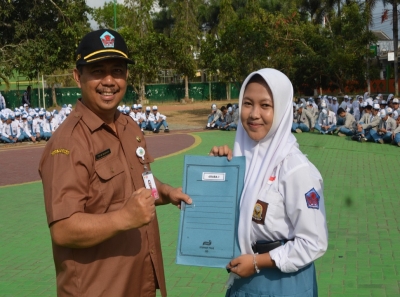 PENYERAHAN HADIAH JUARA LOMBA FESTIVAL HABSYI SMANESKA