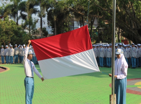AMANAT IBU SRI LESTARI PEMBINA UPACARA BENDERA HARI SENIN