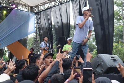 GROUP MUSIK AFTERSHINE ASAL SLEMAN DIY TAMPIL APIK