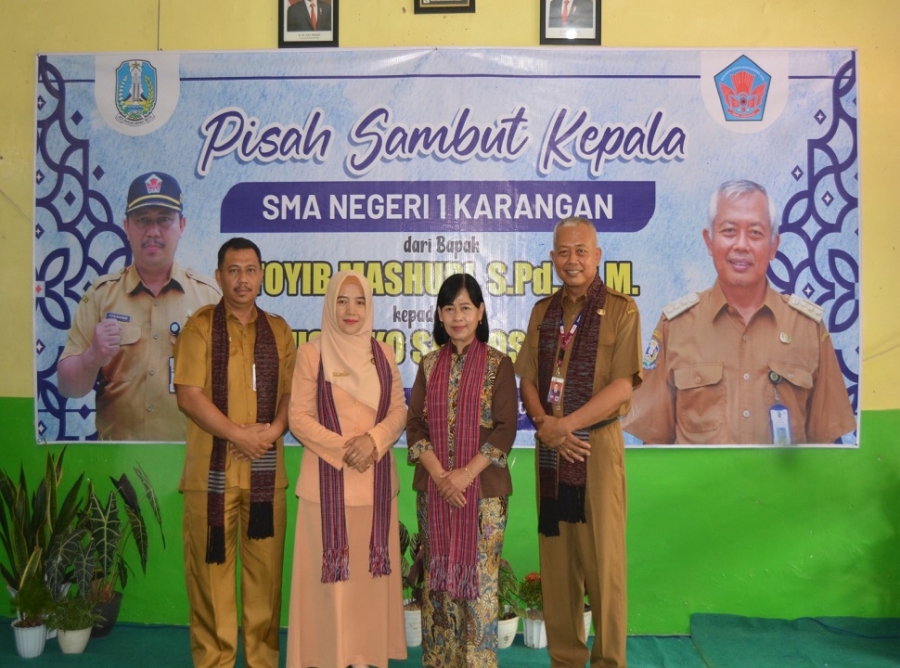 PISAH SAMBUT KEPALA SMAN 1 KARANGAN DAN KETUA DWP