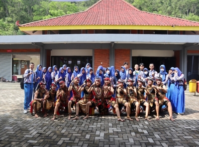 SANGGAR TARI PPST NGESTI LARAS BUDAYA WAKILI KAB. TRENGGALEK