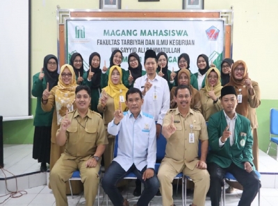 KEPSEK SMANESKA MEMBUKA KEGIATAN MAGANG DARI UIN SATU