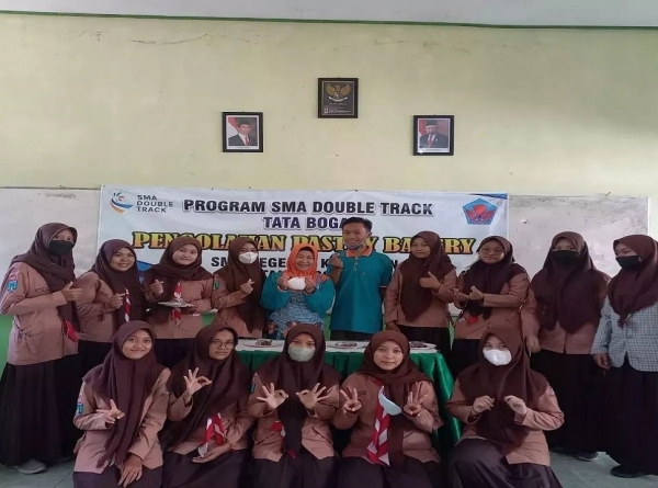 Praktek Pembuatan Dadar Coklat Pisang Keju Pada Hari Jum'at,3 Mei 2022.