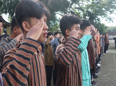 SELENGGARAKAN UPACARA BENDERA PERINGATAN HARDIKNAS 2023