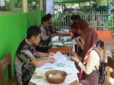DAFTAR ULANG TAHAP 2  DI SMAN 1 KARANGAN BERJALAN LANCAR