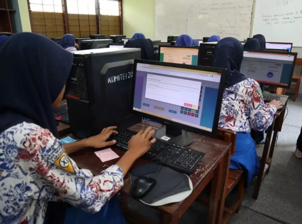 GIAT UJIAN CBT PROGRAM DIGITAL SKIL SMANESKA BERJALAN LANCAR